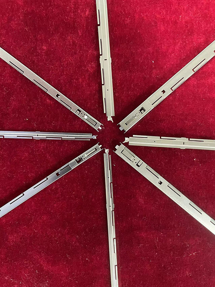 施夾鉗夾倉(cāng)、推進(jìn)片